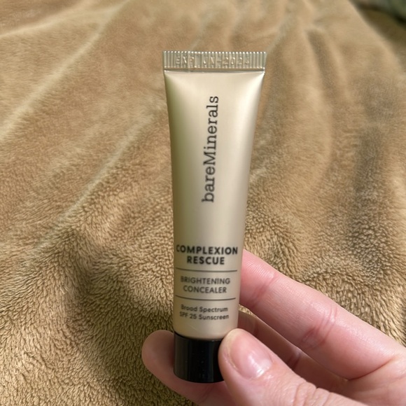 BareMinerals brightening concealer with SPF - Picture 4 of 5